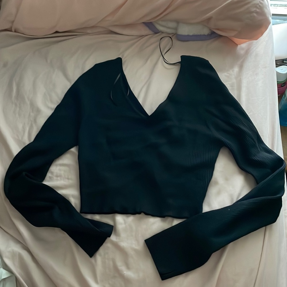 Cropped black top